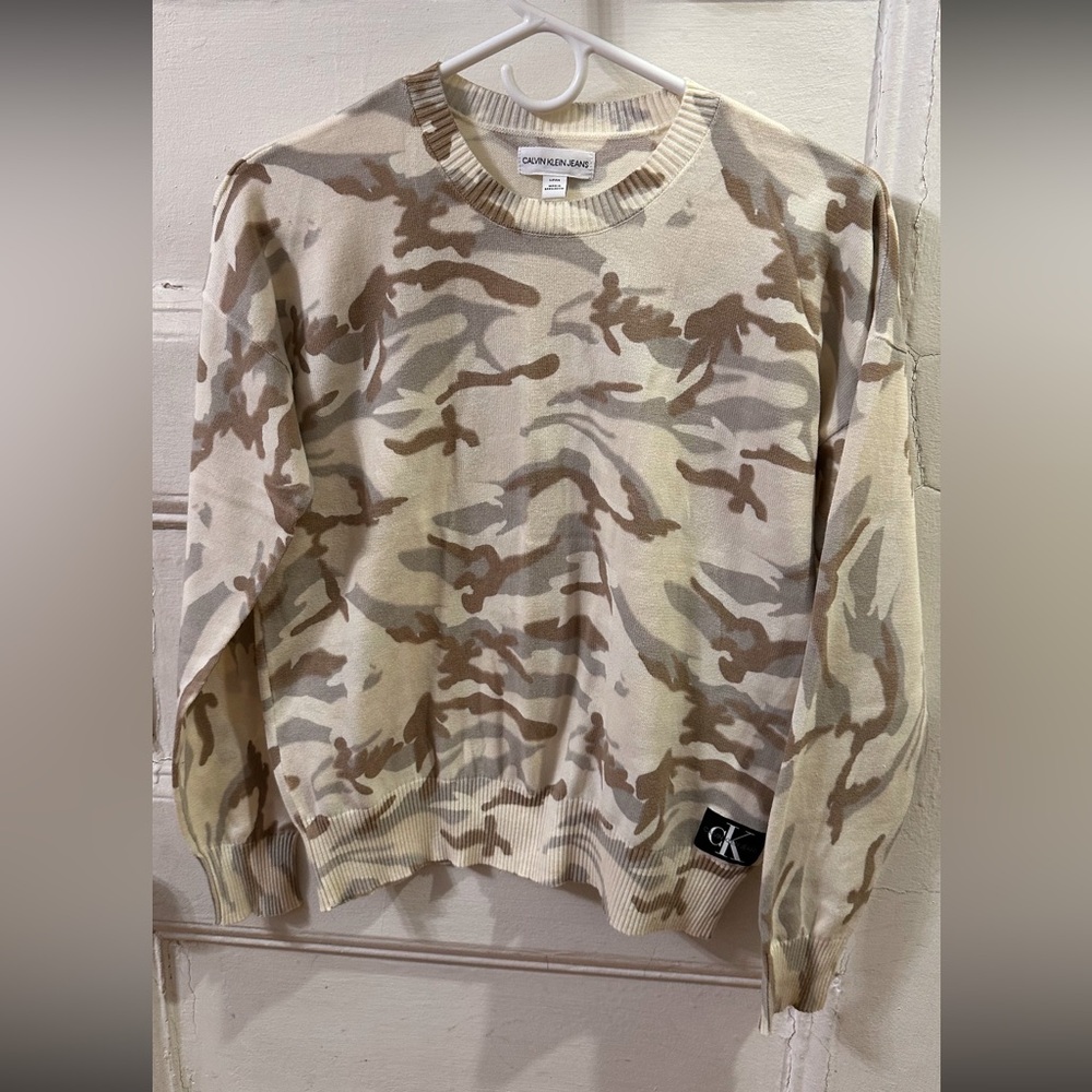 NWOT Calvin Klein Jeans neutral camo sweater size small
